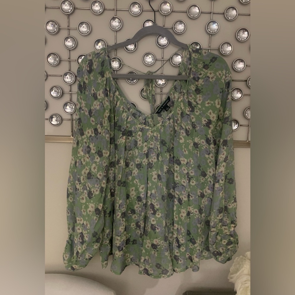 Womens flare top long sleeve. Never worn - Picture 6 of 8